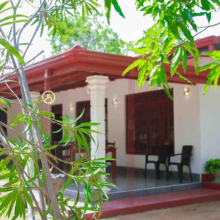 Wijesiri Family Guest House Сигирия Экстерьер фото
