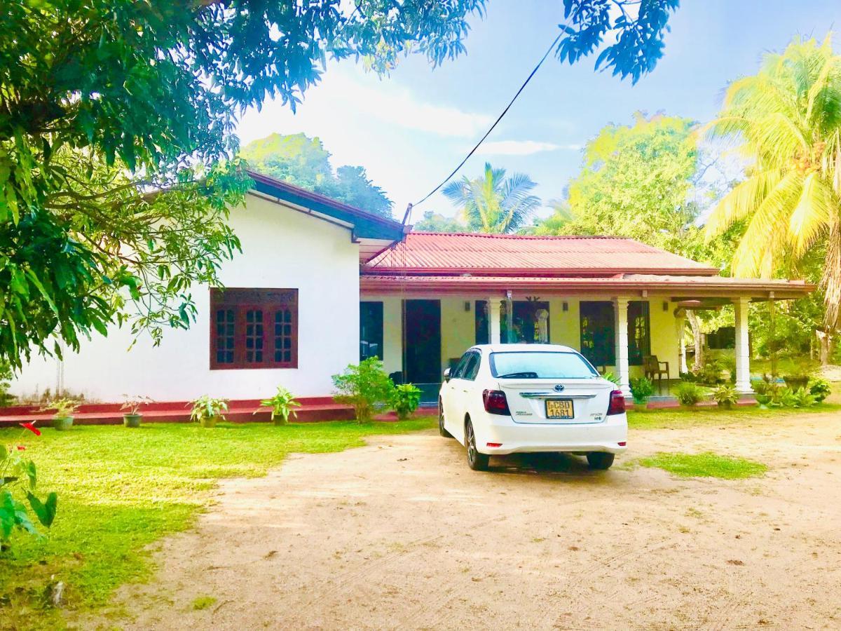 Wijesiri Family Guest House Сигирия Экстерьер фото