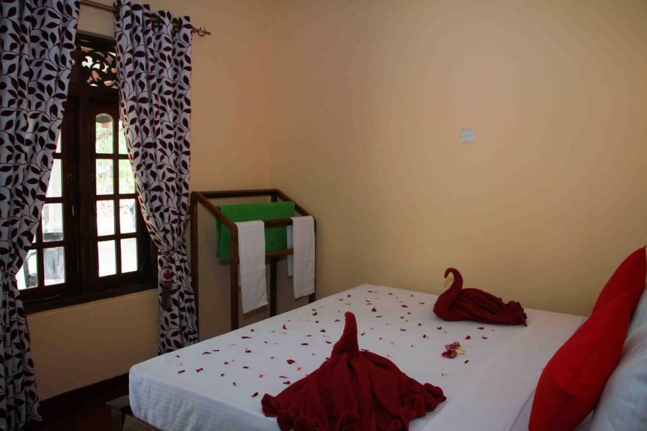 Wijesiri Family Guest House Сигирия Экстерьер фото