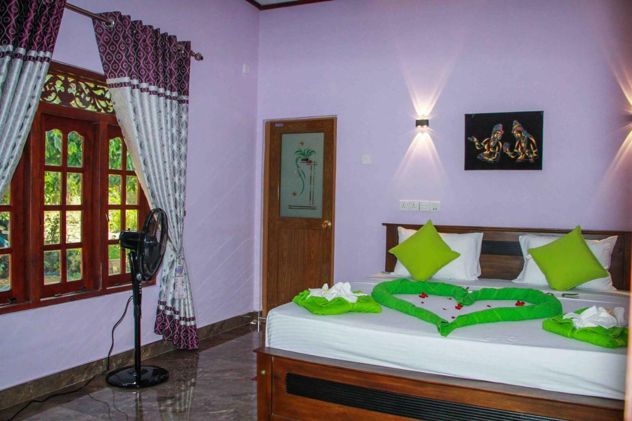 Wijesiri Family Guest House Сигирия Экстерьер фото