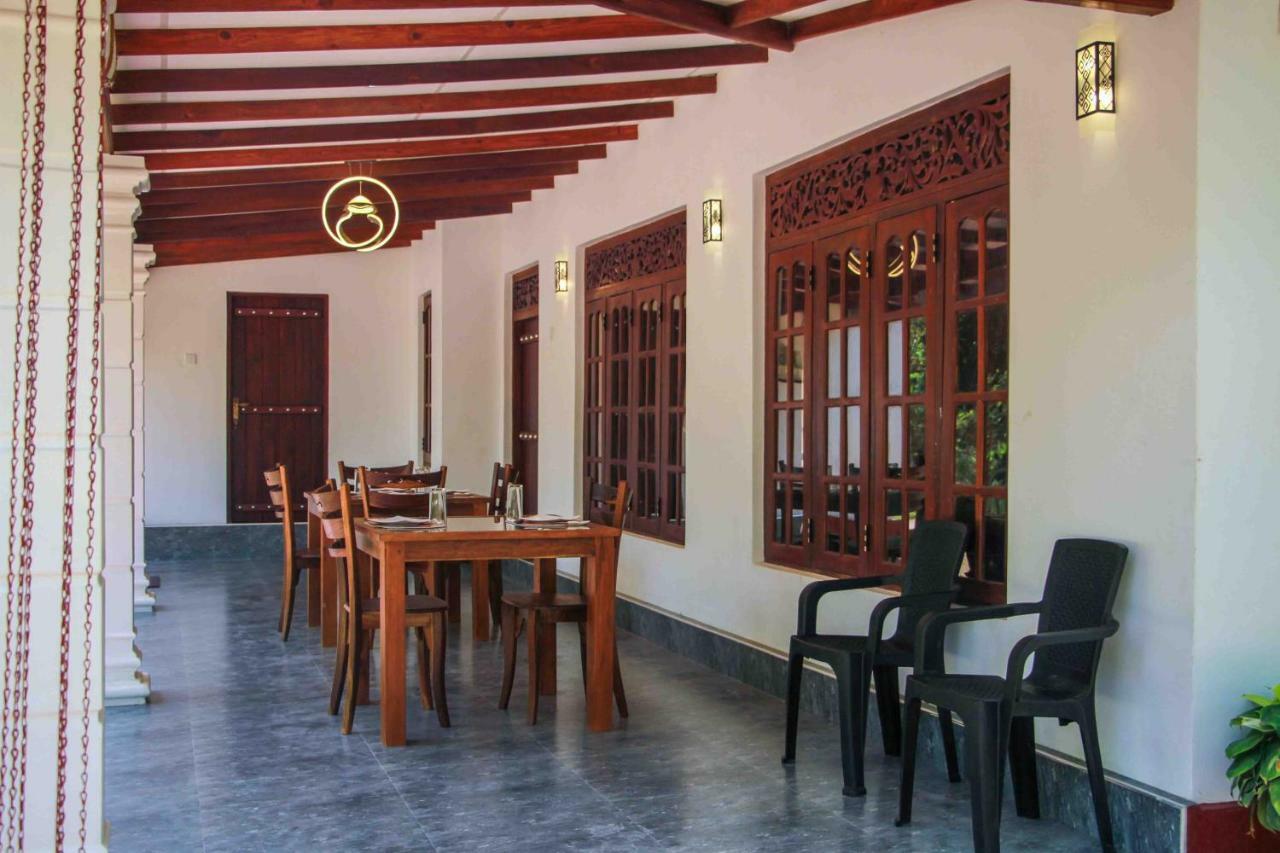 Wijesiri Family Guest House Сигирия Экстерьер фото
