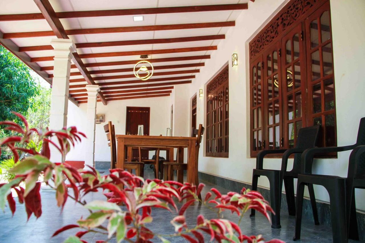 Wijesiri Family Guest House Сигирия Экстерьер фото