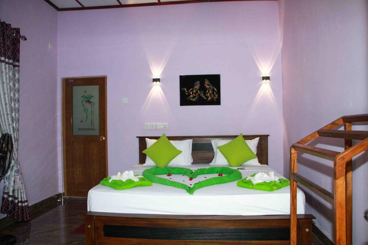 Wijesiri Family Guest House Сигирия Экстерьер фото