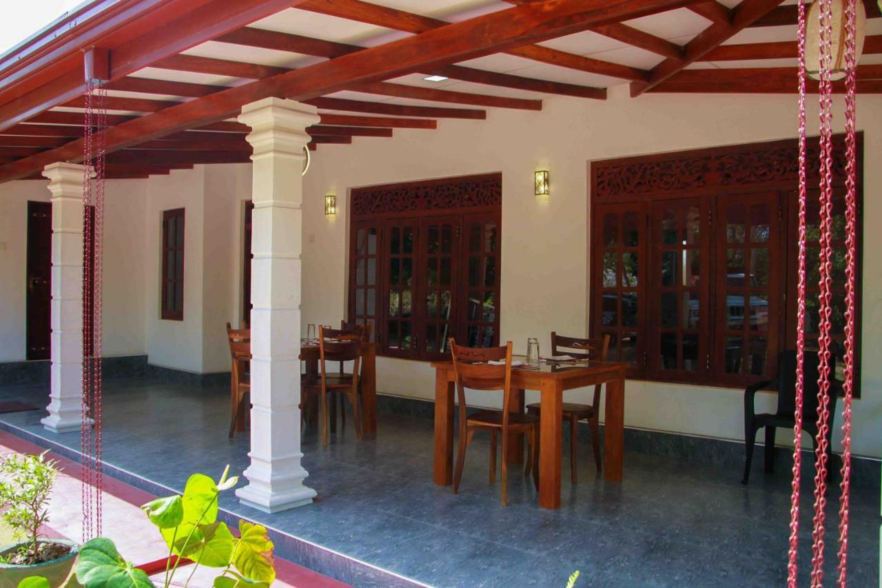 Wijesiri Family Guest House Сигирия Экстерьер фото