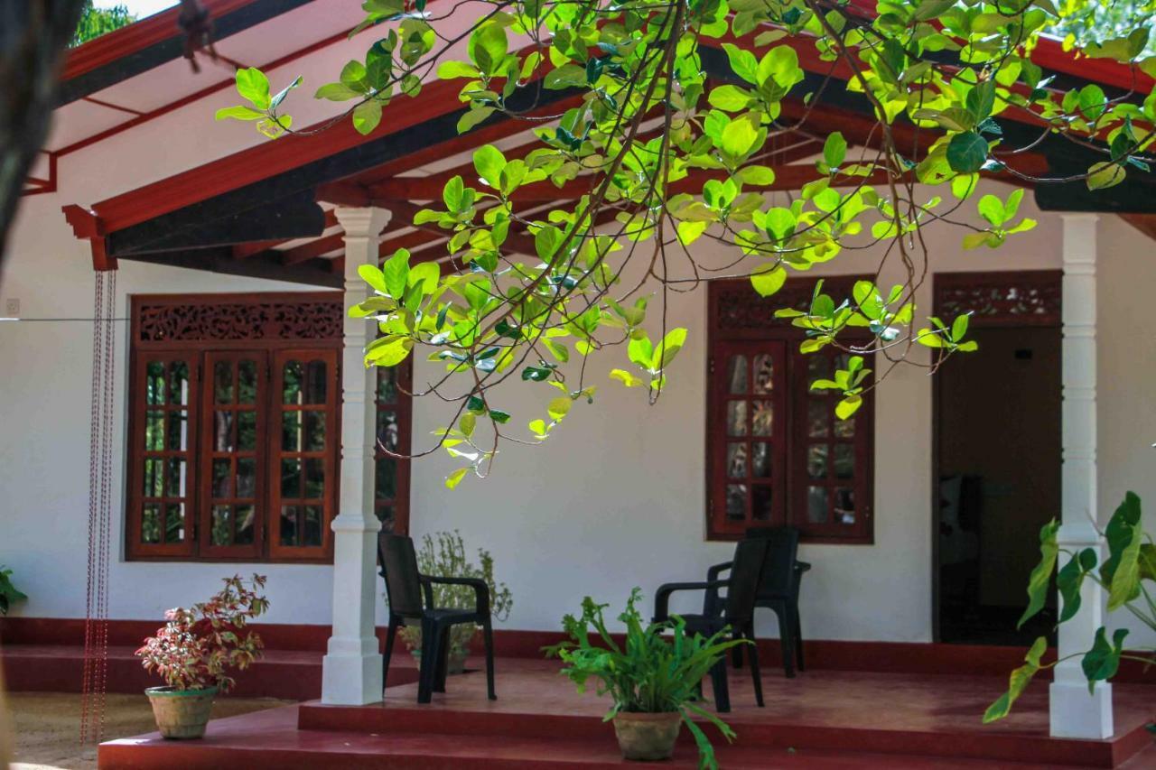 Wijesiri Family Guest House Сигирия Экстерьер фото
