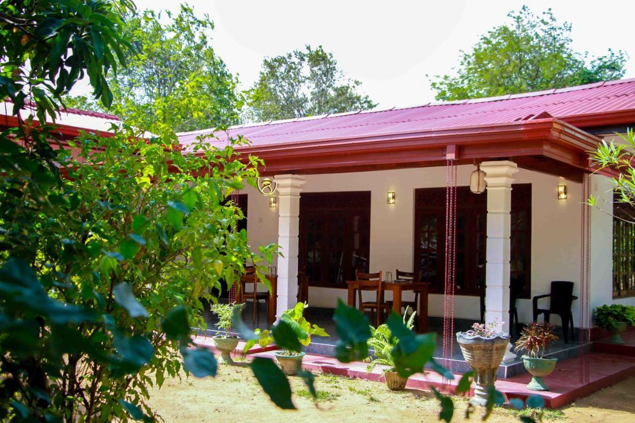 Wijesiri Family Guest House Сигирия Экстерьер фото