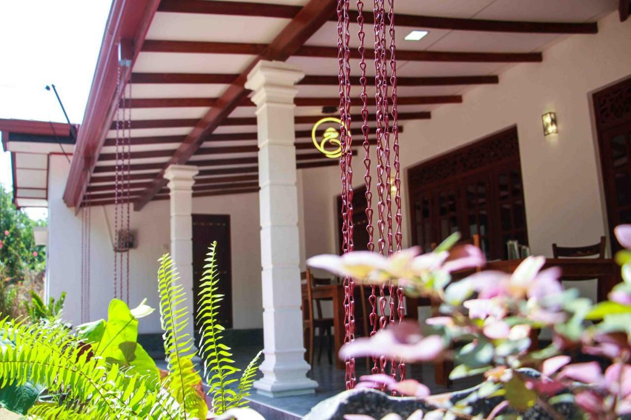 Wijesiri Family Guest House Сигирия Экстерьер фото