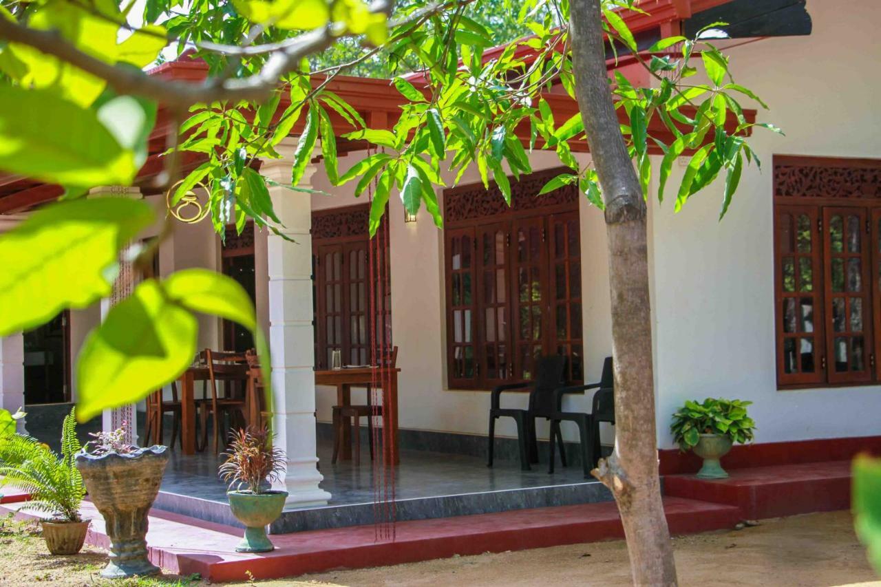 Wijesiri Family Guest House Сигирия Экстерьер фото