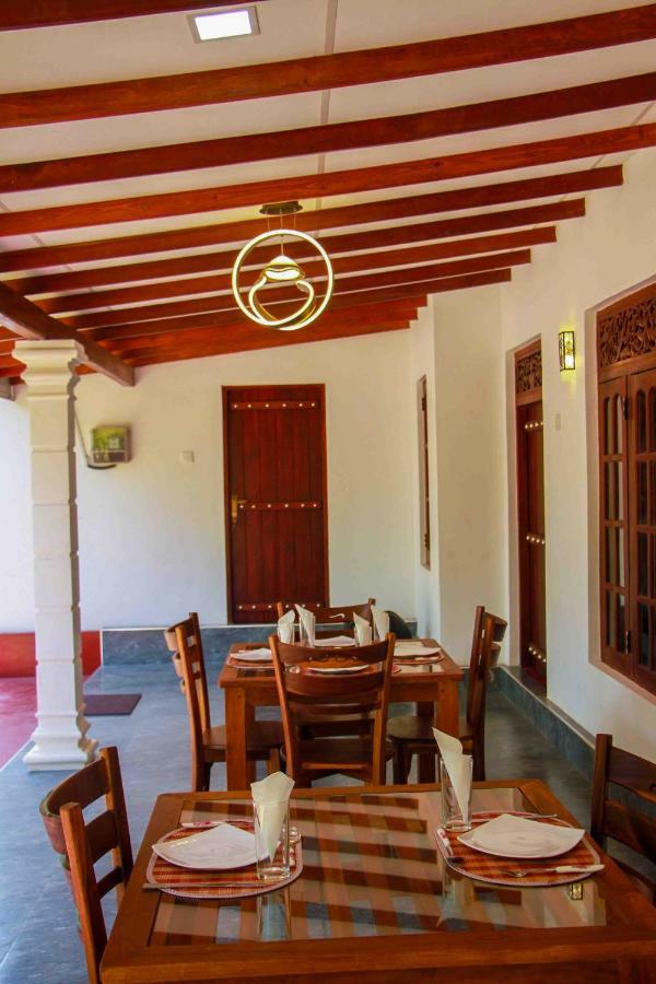 Wijesiri Family Guest House Сигирия Экстерьер фото